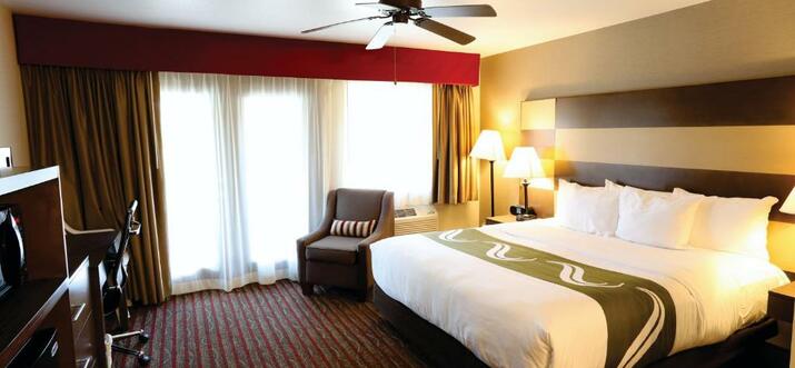 estes park hotels with pools