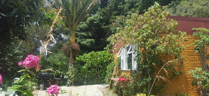 airbnb takaka