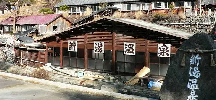 One of the Best Secluded Hot Springs, Shinmoeso in Shinyu Onsen