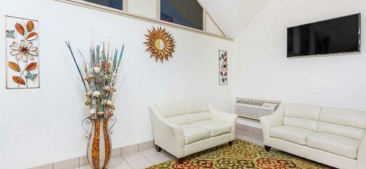 hotels with smoking rooms wichita ks