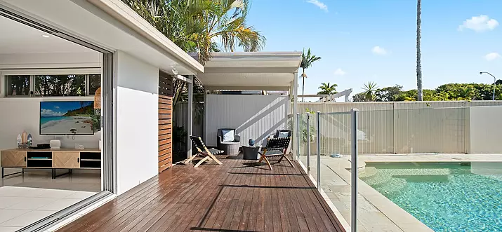 Top 10 Airbnb Vacation Rentals In Mermaid Waters, Australia