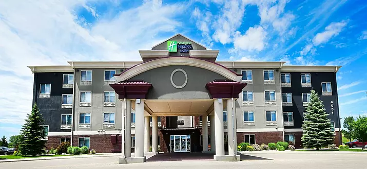 9 Best Hotels With Pool In Grand Forks, North Dakota