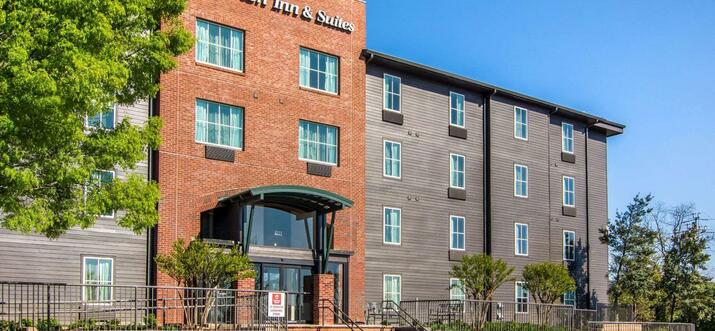 downtown atlanta hotels with free parking