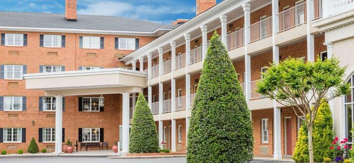 hotels with smoking rooms williamsburg va