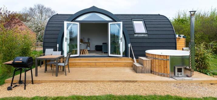 airbnb hot tub england