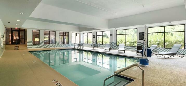 hotels near lake anna