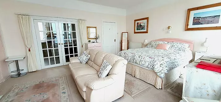 Top 9 Airbnb Vacation Rentals In Dawlish, UK