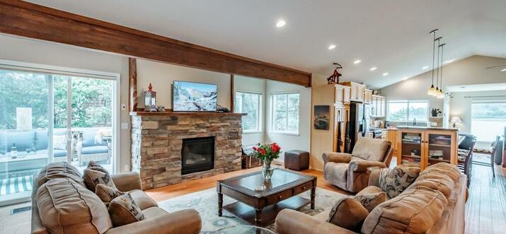 newport oregon vacation rentals with hot tub
