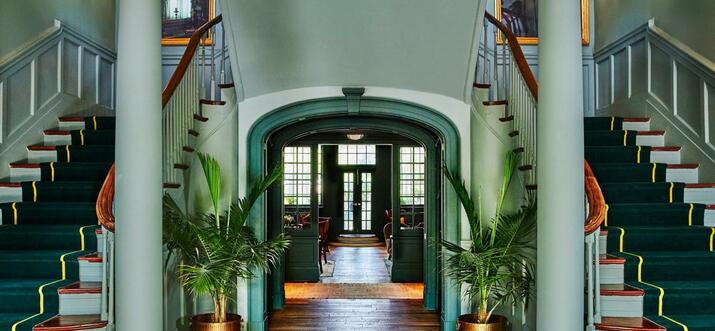 newport hotels and suites
