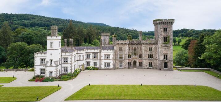 airbnb castles europe