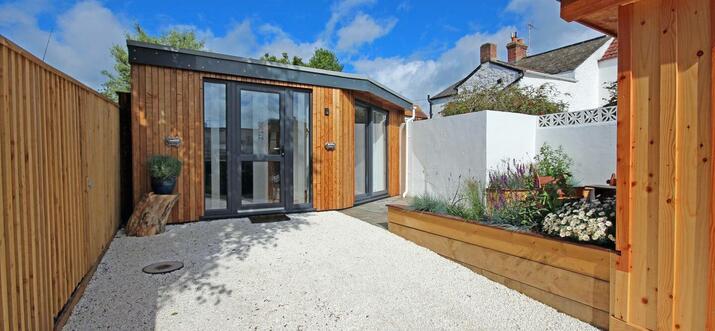 10 Best Airbnb Vacation Rentals In Seaton, UK