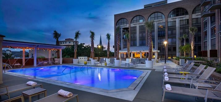 hotels with meeting rooms in savannah ga