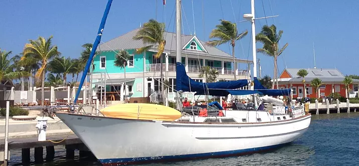 12 Best Houseboats For Rent In Massachusetts, USA