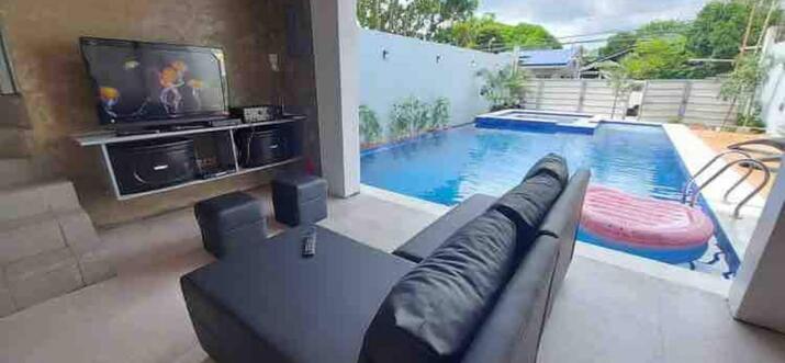 villa with private pool in manila