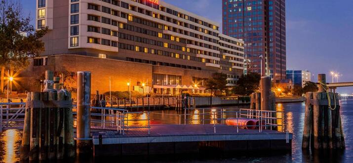hotels with balcony norfolk va
