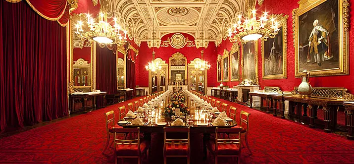Enjoy The Winter At The Beautiful Buckingham Palace, London 