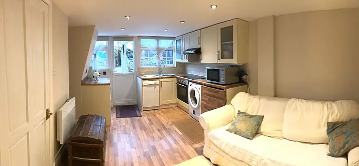 Top 10 Airbnb Vacation Rentals In Woking, UK