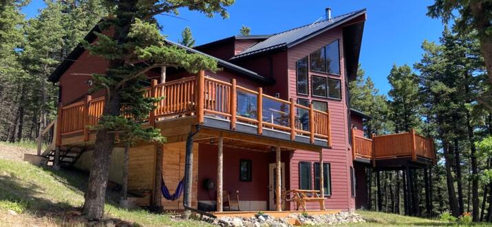 Top 12 Airbnb Vacation Rentals In Crowsnest Pass, Canada