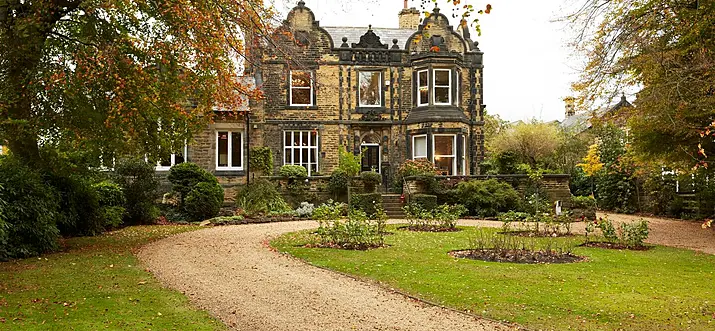 10 Handpicked Luxury Airbnbs In England, UK