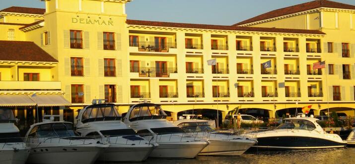 hotels with balconies in ct