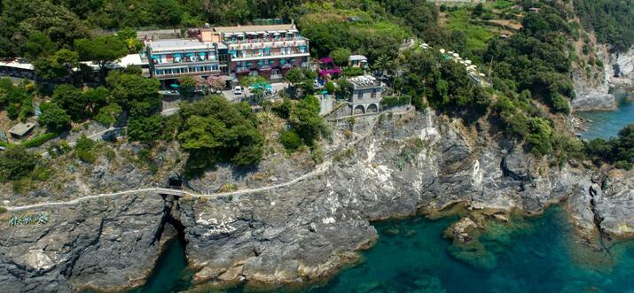 cinque terre hotels with balcony
