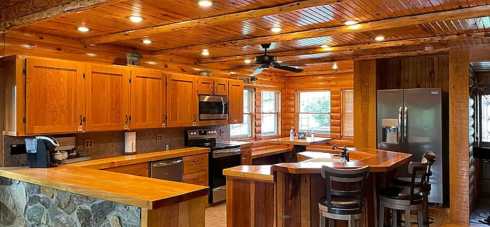 Top 8 Cabins With Hot Tub Near Lake Barkley, USA