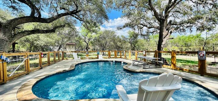 frio river luxury cabins