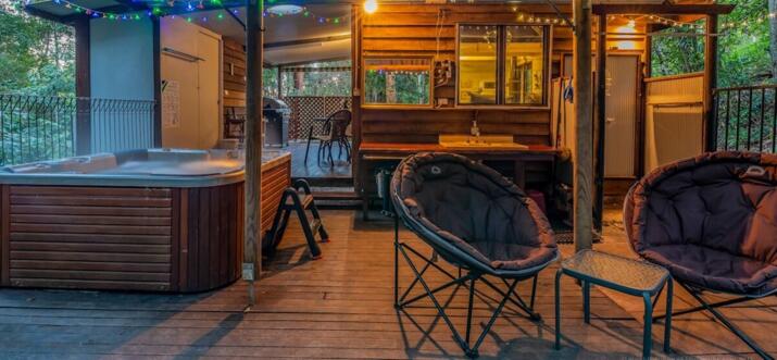 sunshine coast cabins with hot tubs