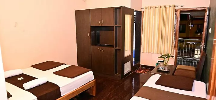 5 Best Hotels In Murdeshwar, India