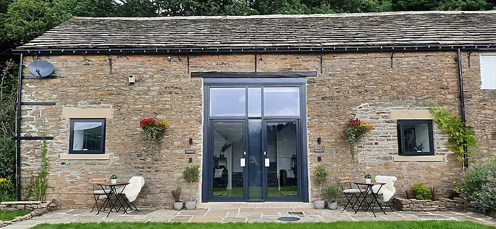 Top 11 Airbnb Vacation Rentals In Glossop, UK