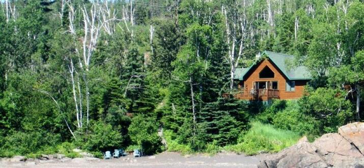 secluded cabins on lake superior