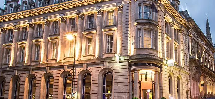 6 Handpicked Staycations In Bristol, UK