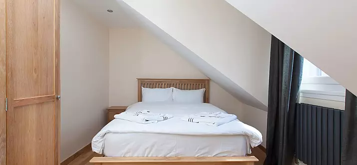 Top 8 Airbnbs With Hot Tub In Edinburgh, UK