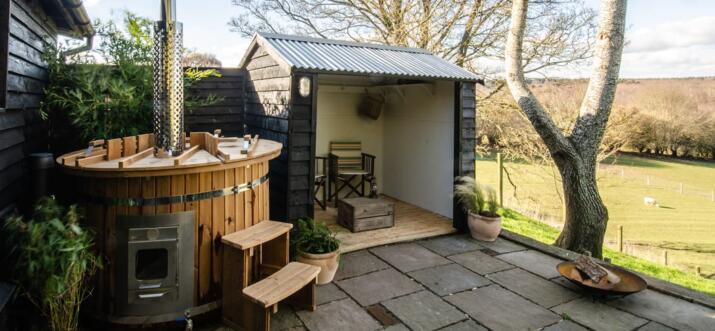 Top 11 Airbnbs With Hot Tub In East Sussex, UK