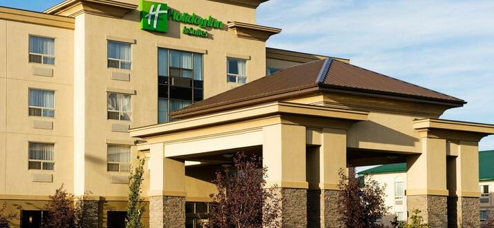 lloydminster hotels with jacuzzi in room