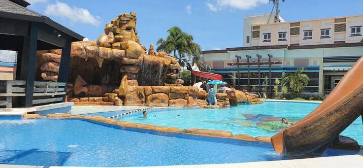 resorts in iloilo with  pool