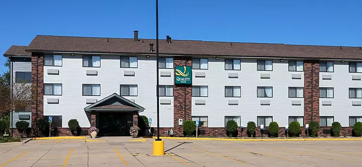7 Handpicked Hotels With Smoking Room In Illinois, USA