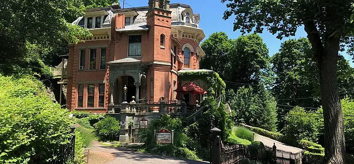 5 Handpicked Historic Hotels In Pocono Mountains, Pennsylvania