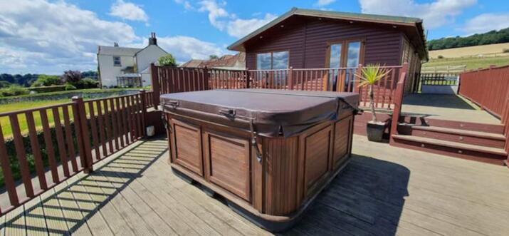 Top 10 Cabins With Hot Tub Near Edinburgh, UK