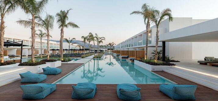 swim up room kos