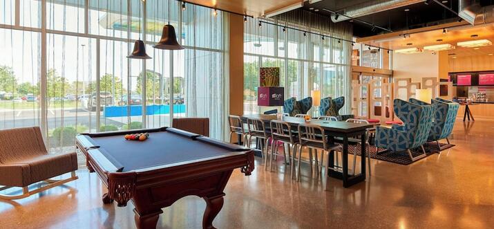 cleveland airport hotels with parking