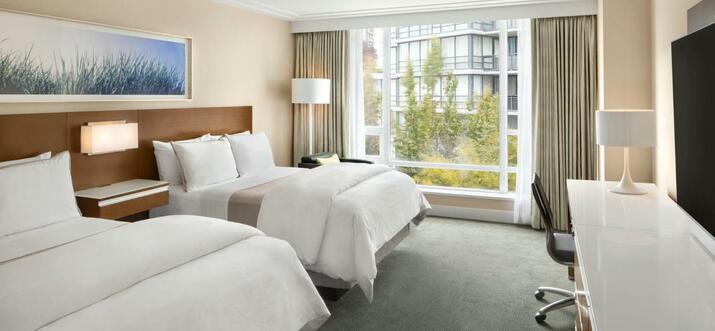 vancouver airport hotels with parking