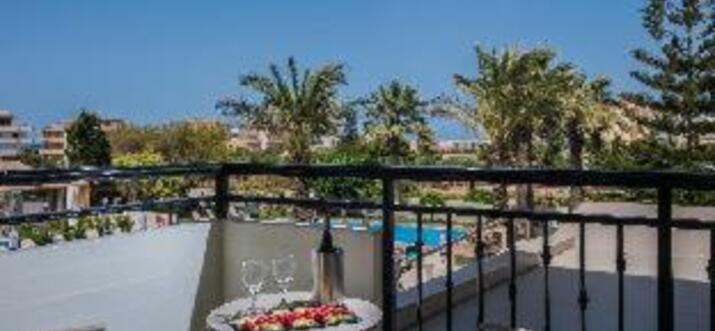 swim up room crete