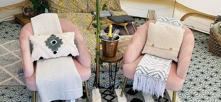 Top 10 Glamping Spots Near Hayfield, UK