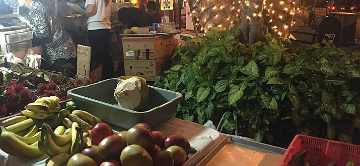 Visit The Intimate King’s Village Farmers Market In Waikiki 