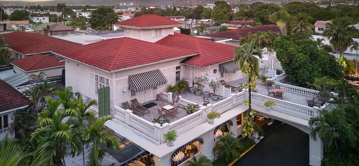 kingston hotels with pools