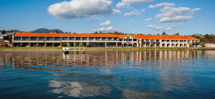 hotels taupo lakefront