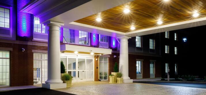 lakefront hotels massachusetts