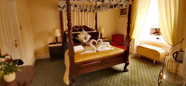 blairgowrie hotels with entertainment
