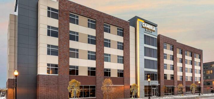 omaha hotels with airport shuttle